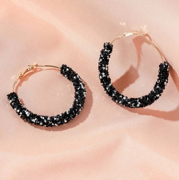 *Chrissy* Black Sparkling Earrings - Picture 2 of 4